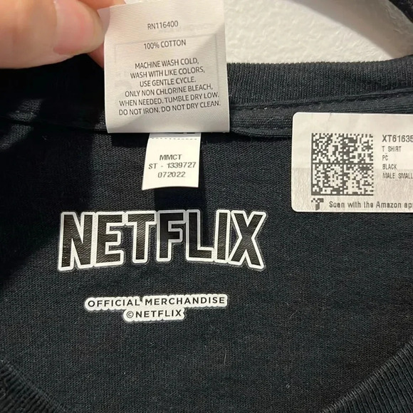 Official Netflix Stranger Things men’s small Bike Ride Upside Down T-Shirt - Picture 5 of 6